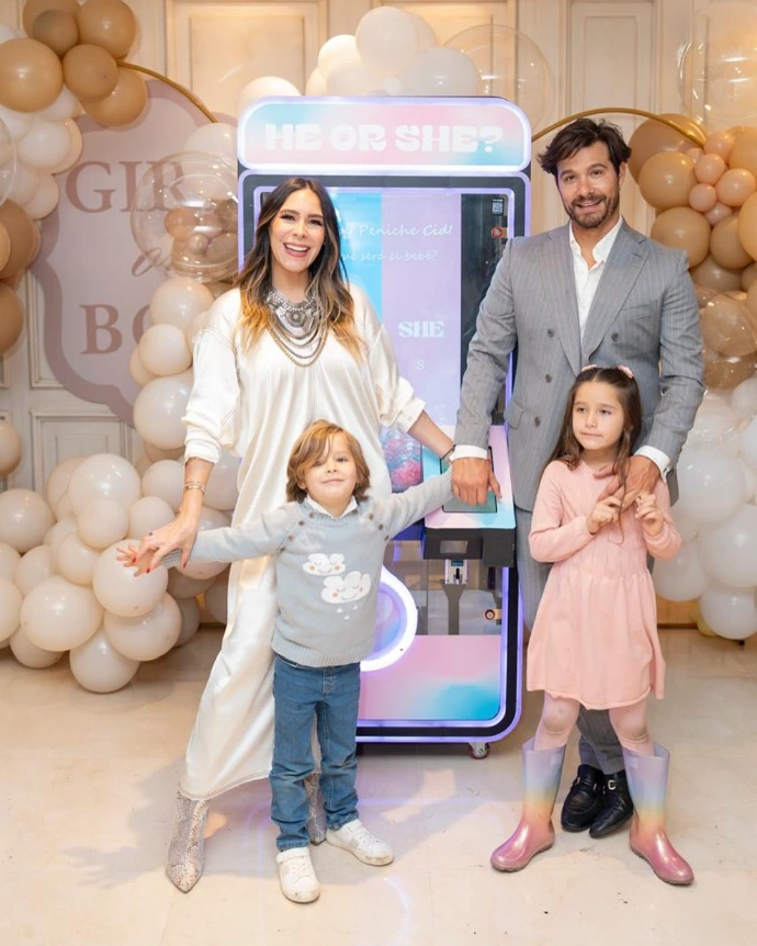 Brandon Peniche y Kristal cid en su gender reveal