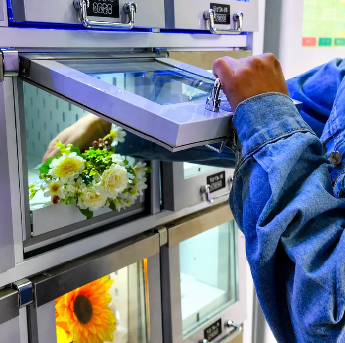 Cool Locker Vending Flowers Celda Abierta.webp